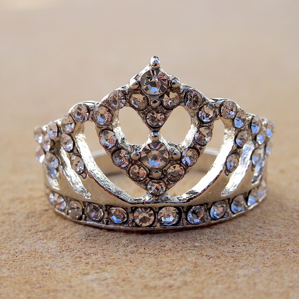 Silver and Clear Jewel Queen Crown Ring Size 6 - Picture 3 of 7